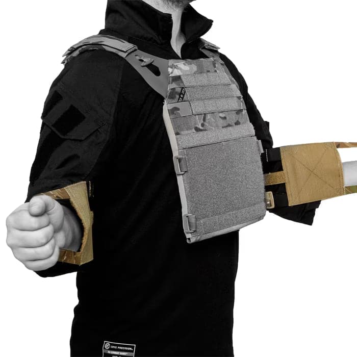 Wearer pulling the cummerbund away from the carrier during emergency doffing