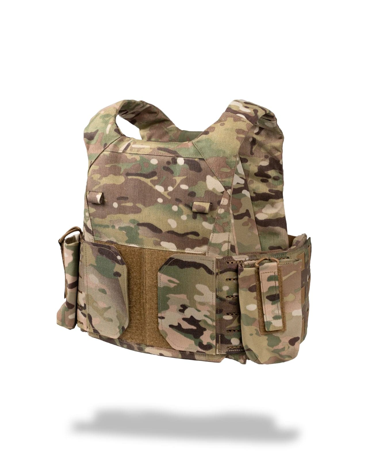 MultiCam Tracer Tactical E-MBAV plate carrier with elastic cummerbund, three-quarter front view
